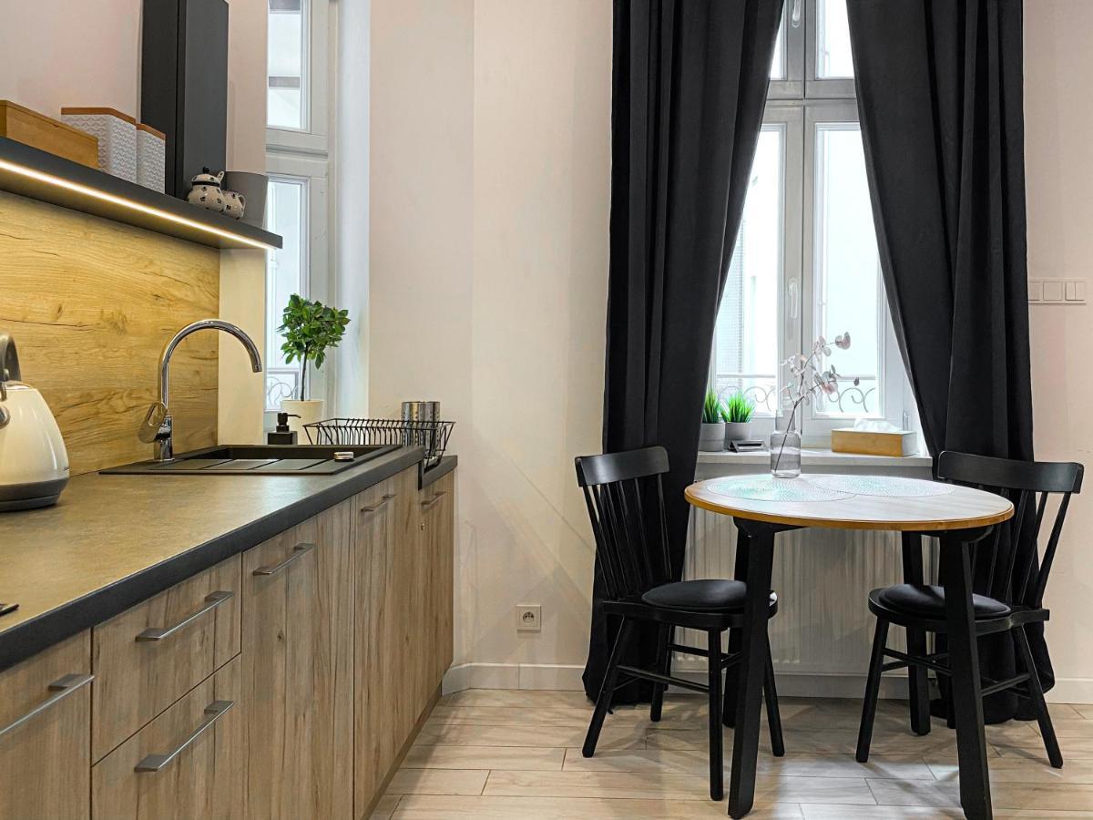 Beautiful Studio For Couples With Air Conditioning - Old Town & Main Station Cracovia Esterno foto